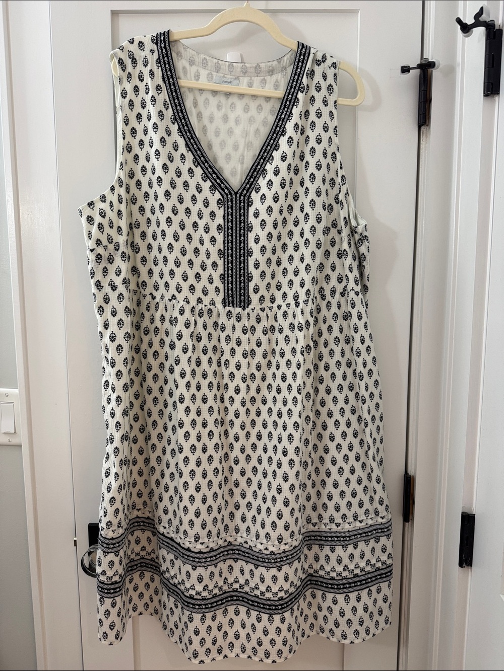 Sleeveless Black & White Printed Midi Dress with V-Neck